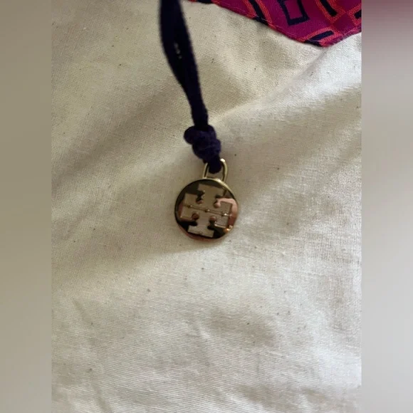 Tory Burch purse. - Picture 5 of 12